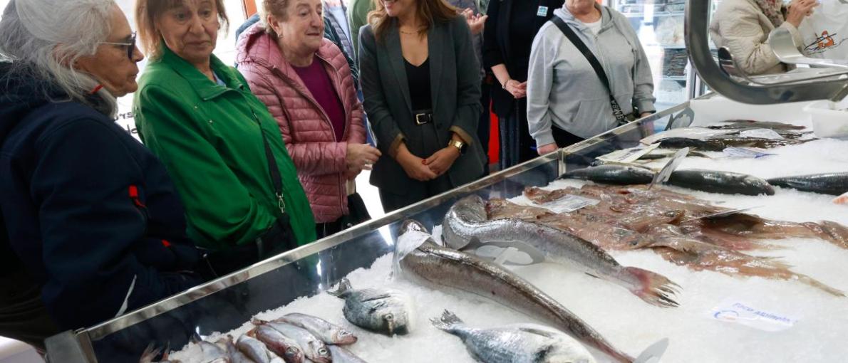 Villaverde inaugurou a peixaría da confraría de Barallobre posta en marcha co apoio da Xunta para fomentar os produtos de proximidade