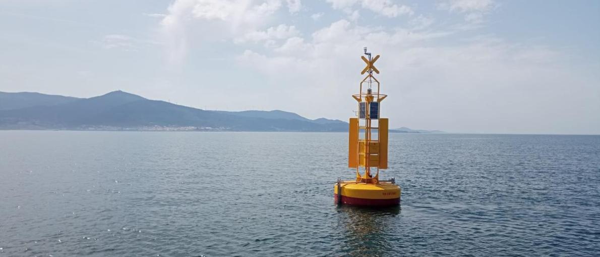 O Observatorio costeiro de Galicia substitúe a boia de Muros por unha máis avanzada para reforzar a observación mariña en tempo real nas rías galegas