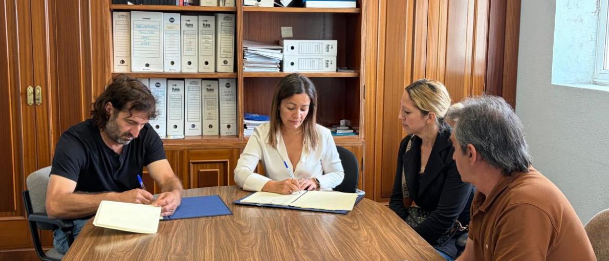 A Xunta sela en Vilanova un convenio de preto de medio millón de euros que activa a restauración de seis grandes bancos marisqueiros