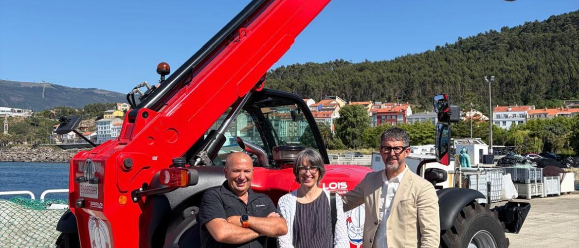 Mar e a confraría do Porto do Son avalían os últimos investimentos realizados no pósito co apoio da Xunta