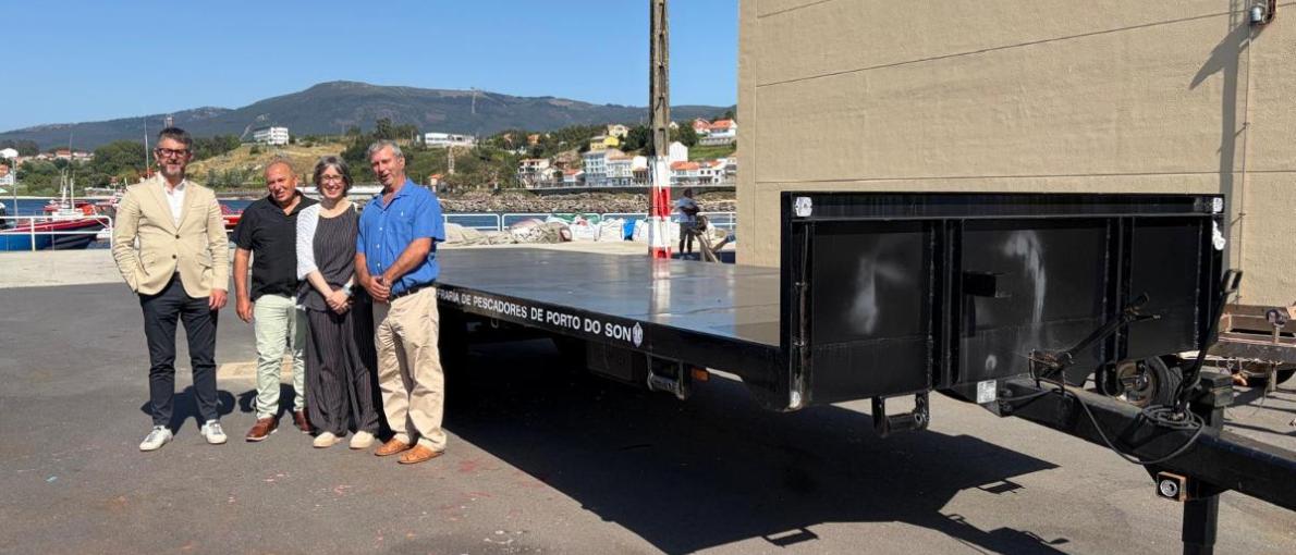 Mar e a confraría do Porto do Son avalían os últimos investimentos realizados no pósito co apoio da Xunta