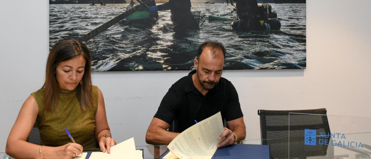 A Xunta asina coa Confraría de Carril o convenio para recuperar os seus bancos marisqueiros tras os temporais