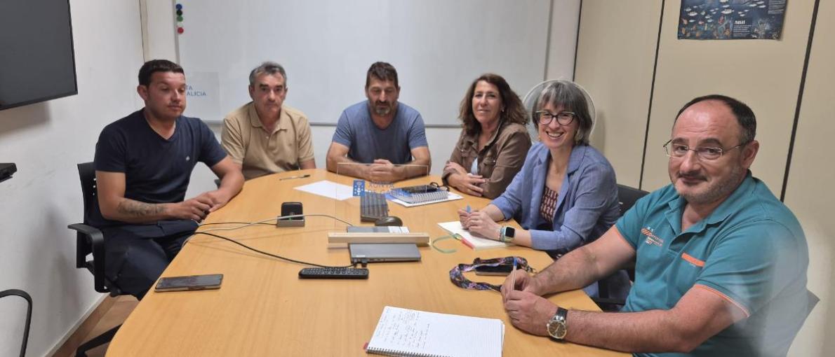 A Xunta e a Confraría de Vilanova avalían os avances das tarefas de rexeneración financiadas con preto de medio millón de euros