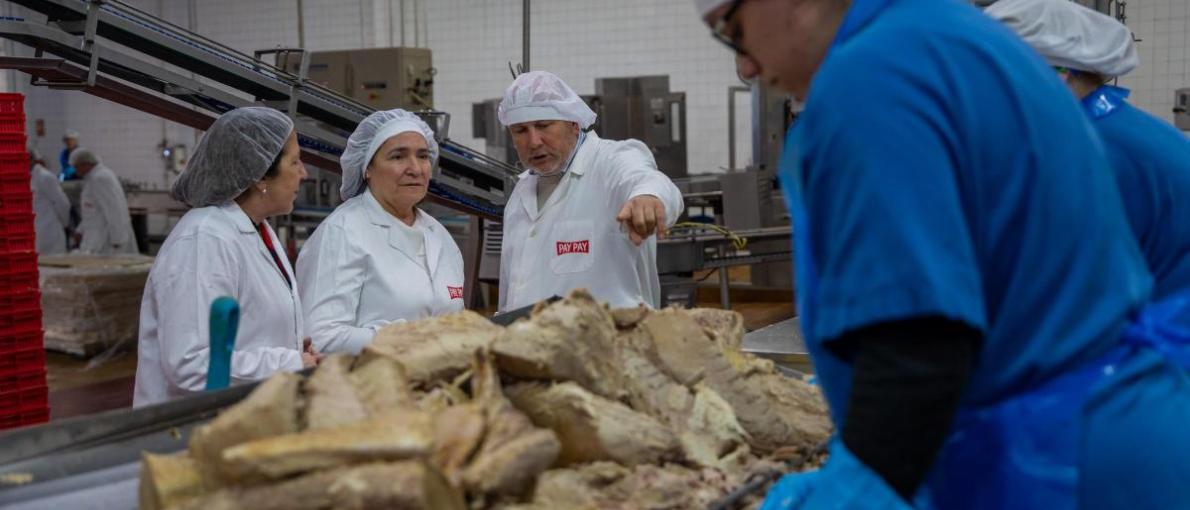  Ana Ortiz salienta a innovación e competitividade de Conservas Cerqueira como referencia do sector en Vigo 
