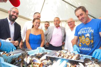  Marta Villaverde destaca que a Festa do Mexillón de Rianxo sitúa a gastronomía local e o tecido asociativo deportivo como aliados na economía azul 