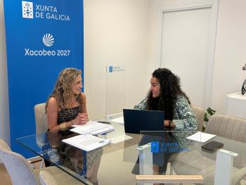 Martina Aneiros destaca os máis de 10,3 M€ destinados ás Estratexias de Desenvolvemento Local Participativo durante un encontro coa xerente do GALP Golfo Ártabro Norte